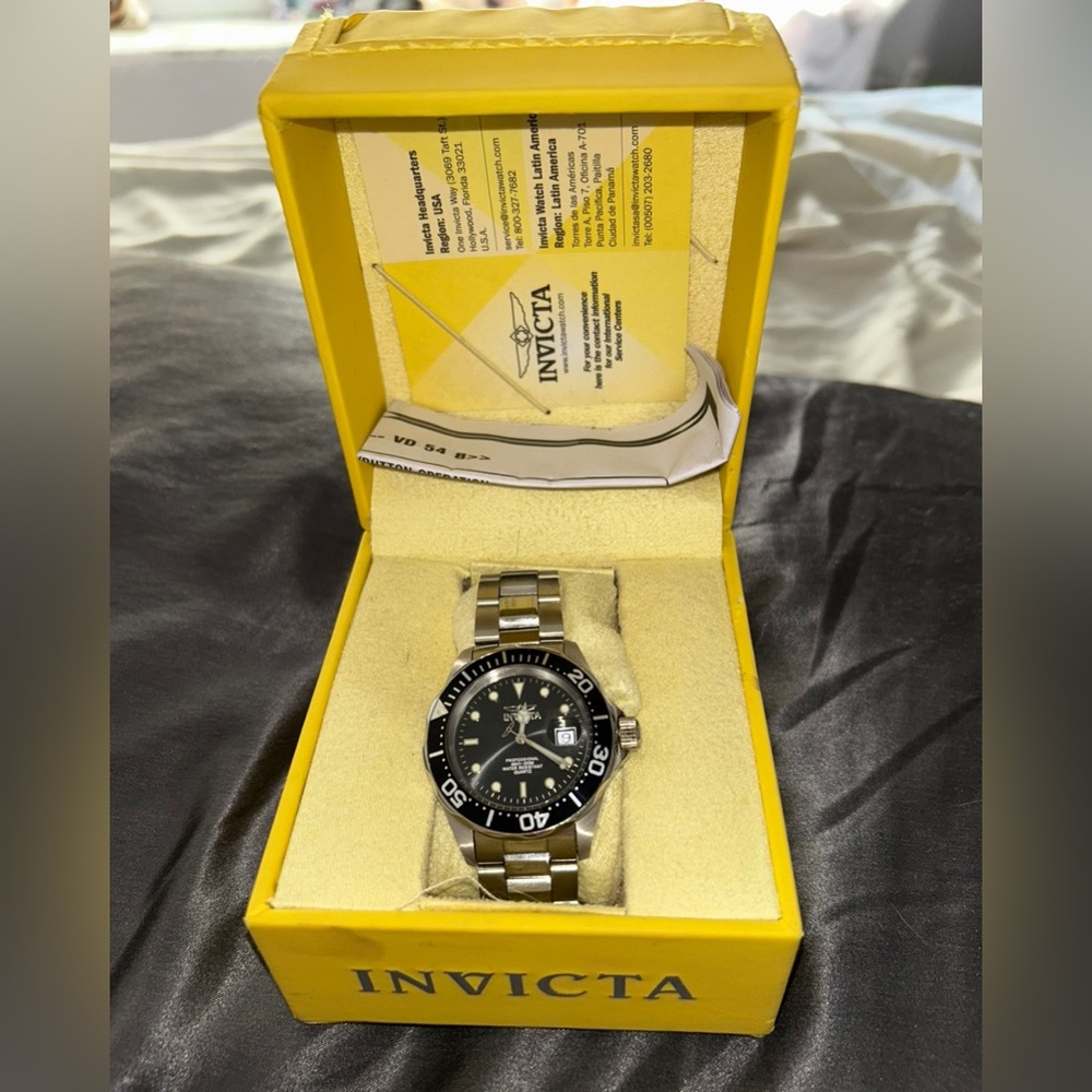 Invicta Pro Diver 9307 Swiss Quartz Men’s Watch Black Dial w Box